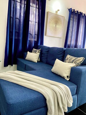 Smart TV, books - Tropical Villa near Rodney Bay Marina, Beaches & Malls with WiFi and AC (Gros Islet)