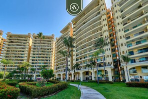 2 bedrooms, Internet - Bay View Grand F 301 (Puerto Vallarta)