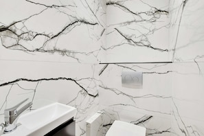 Apartment | Bathroom