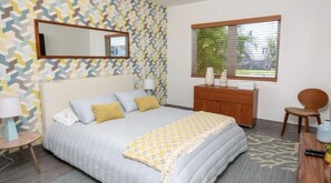 3 bedrooms, free WiFi, bed sheets - Beautiful 3 bedroom/bathroom Home with Pool, Bay Views & walk to beach and parks (Miami Beach)