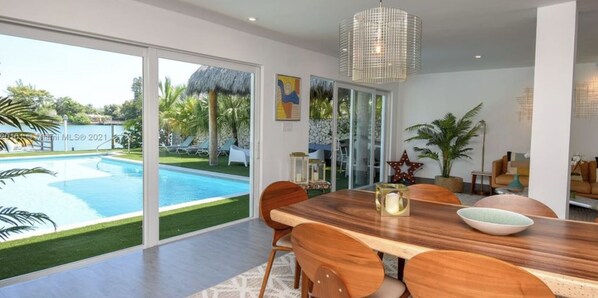 Outdoor pool, a heated pool - Beautiful 3 bedroom/bathroom Home with Pool, Bay Views & walk to beach and parks (Miami Beach)