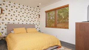 3 bedrooms, free WiFi, bed sheets - Beautiful 3 bedroom/bathroom Home with Pool, Bay Views & walk to beach and parks (Miami Beach)