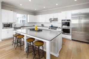 House | 4 bedrooms - Large 4 Bedroom Close To Beach (Cardiff-by-the-Sea)