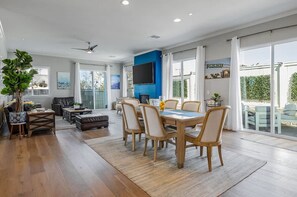 House | 4 bedrooms - Large 4 Bedroom Close To Beach (Cardiff-by-the-Sea)