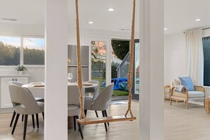 Dining - 3B2B Lower Unit Amazing Oceanfront & Rainier Views (Bremerton)