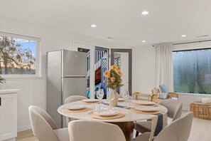 Dining - 3B2B Lower Unit Amazing Oceanfront & Rainier Views (Bremerton)