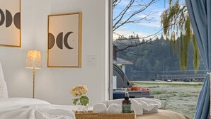 アイロン / アイロン台、旅行用ベビーベッド、WiFi、ベッドシーツ