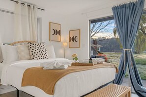 3 bedrooms, iron/ironing board, travel cot, WiFi - 3B2B Lower Unit Amazing Oceanfront & Rainier Views (Bremerton)