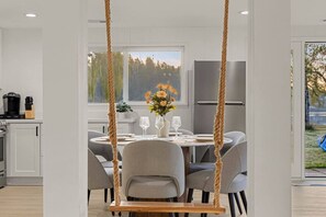Dining - 3B2B Lower Unit Amazing Oceanfront & Rainier Views (Bremerton)