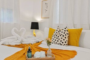 Iron/ironing board, travel crib, WiFi, bed sheets