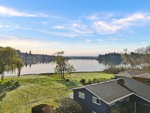 Property grounds - 3B2B Lower Unit Amazing Oceanfront & Rainier Views (Bremerton)