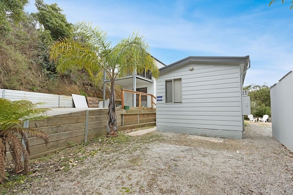Exterior - Bird and Beach: Close to walking trails leading to the beach and Lake Bunga (Lakes Entrance)
