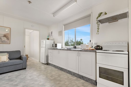 Fridge, microwave, oven, stovetop. Close to walking trails leading to the beach and Lake Bunga
