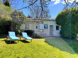 Property grounds - Siena - B&B in a 5000 M2 estate at the foot of the Colorado mountains (Rustrel)