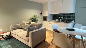 Comfort Apartment, City View | Private kitchen | Mini-fridge, microwave, stovetop, dishwasher