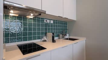 Comfort Apartment, City View | Private kitchen | Mini-fridge, microwave, stovetop, dishwasher