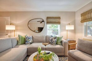 TV, video games, stereo, offices - Stylish Napa Home with Private Yard & Fire Pit (Napa)