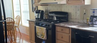 3-bedroom mobile home in lovely Parker with WiFi, AC