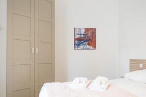4 quartos, ferros/tábuas de passar roupa, Wi-Fi, roupa de cama