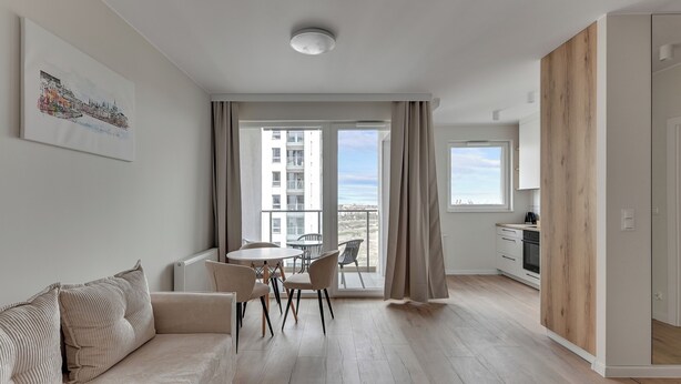 A modern apartment with a living room, dining area, and kitchenette. - Horizon 133 - SeaView by GrandApartments (Gdansk)