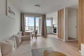 Comfort appartement, balkon, uitzicht op de stad | 1 slaapkamer, een strijkplank/strijkijzer, gratis wifi