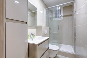 Dusche, Haartrockner, Shampoo