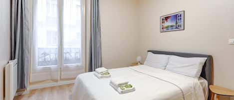 2 habitaciones, tabla de planchar con plancha, cuna de viaje y wifi