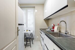 Kühlschrank, Herdplatte, Geschirrspüler