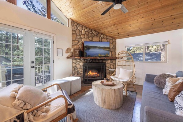 TV, fireplace, offices