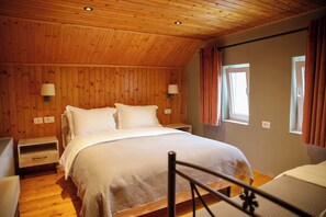 6 bedrooms, desk, iron/ironing board, free WiFi - Plis Bujtina (Margegaj)