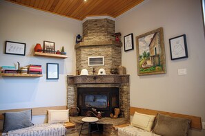 6 bedrooms, desk, iron/ironing board, free WiFi - Plis Bujtina (Margegaj)