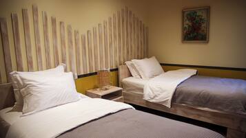 6 camere, una scrivania, ferro/asse da stiro, Wi-Fi gratuito