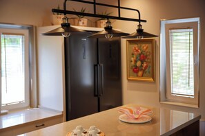 6 bedrooms, desk, iron/ironing board, free WiFi - Plis Bujtina (Margegaj)