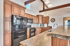 Kühlschrank, Mikrowelle, Geschirrspüler, Toaster