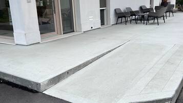 Room, 1 Bedroom | Property entrance