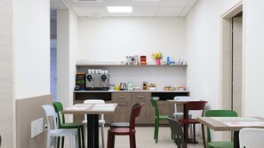 Room, 1 Bedroom | Dining