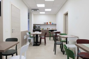 Oda, 1 Yatak Odası | Yemek sevisi