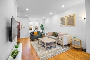 Living area - Charming 3  Bed, 3 Bath B&B in Vibrant Capitol Hill. (Washington)