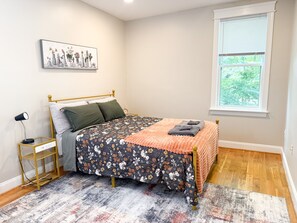 3 bedrooms, iron/ironing board, WiFi, bed sheets - Charming 3  Bed, 3 Bath B&B in Vibrant Capitol Hill. (Washington)