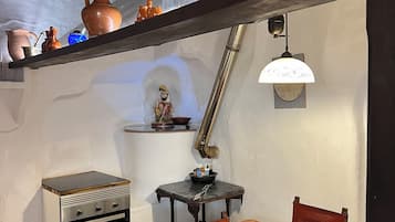 Comfort-Apartment, Klimaanlage, Blick auf den Innenhof | Eigene Küche | Wasserkocher, Toaster
