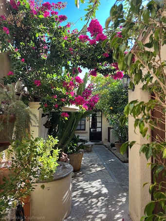 Comfort Condo, Air conditioning, Courtyard View | Terrace/patio