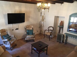 Comfort Apartment, Balcony, Courtyard View | Ruang tamu | TV skrin rata 