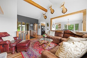 Smart-TV, peis, videospill og bordtennis