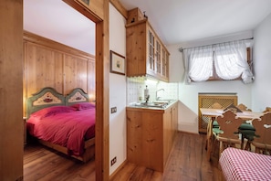 1 chambre, bureau, fer et planche à repasser, Wi-Fi
