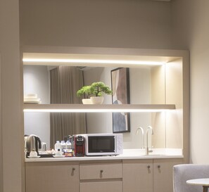 King Room with Roll-In Shower - Disability Access | Private kitchen | Espresso maker, electric kettle - Palm Gate Hotel Suites (Riyadh)