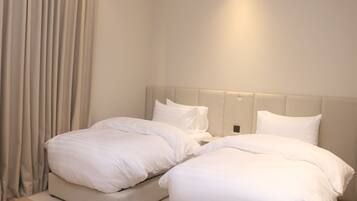 Family Suite | 1 bedroom, iron/ironing board, free WiFi