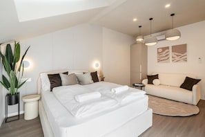 Apartamento superior, 1 cama de matrimonio con sofá cama | 1 dormitorio, caja fuerte, wifi gratis y ropa de cama