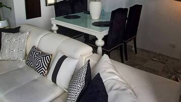Apartment, 1 Bedroom, Accessible, Balcony | Living room