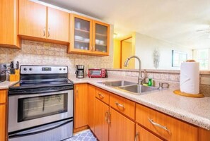 Private kitchen - Beach Breeze +Pool +View +King Bed (Rincón)
