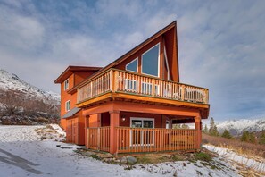 House (4 Bedrooms) | Interior - Stunning Alaskan Getaway w/ River & Mtn Views (Eagle River)